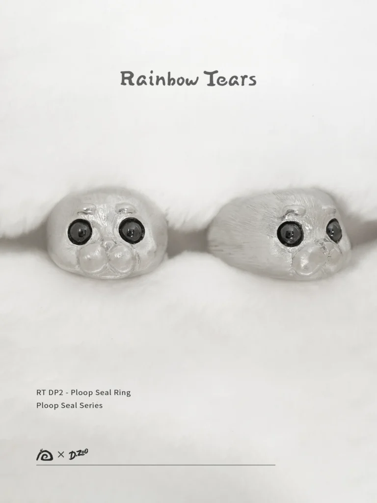 Front and 45-degree angle display of the pure silver Ploop seal ring placed on a white blanket