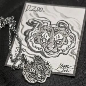 Bespoke tiger head pendant crafted in 990 fine silver, paired with an exquisite hand-illustrated jewelry collector card.